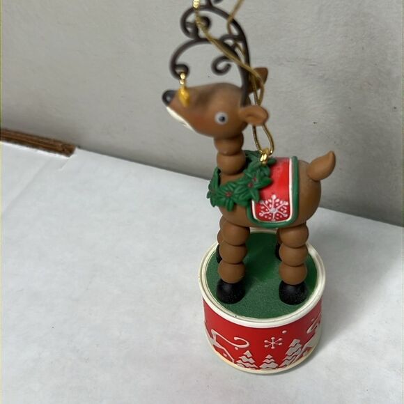 Mint 2010 Hallmark WIGGLE-WOBBLE REINDEER Ornament w/Movement - Picture 4 of 6